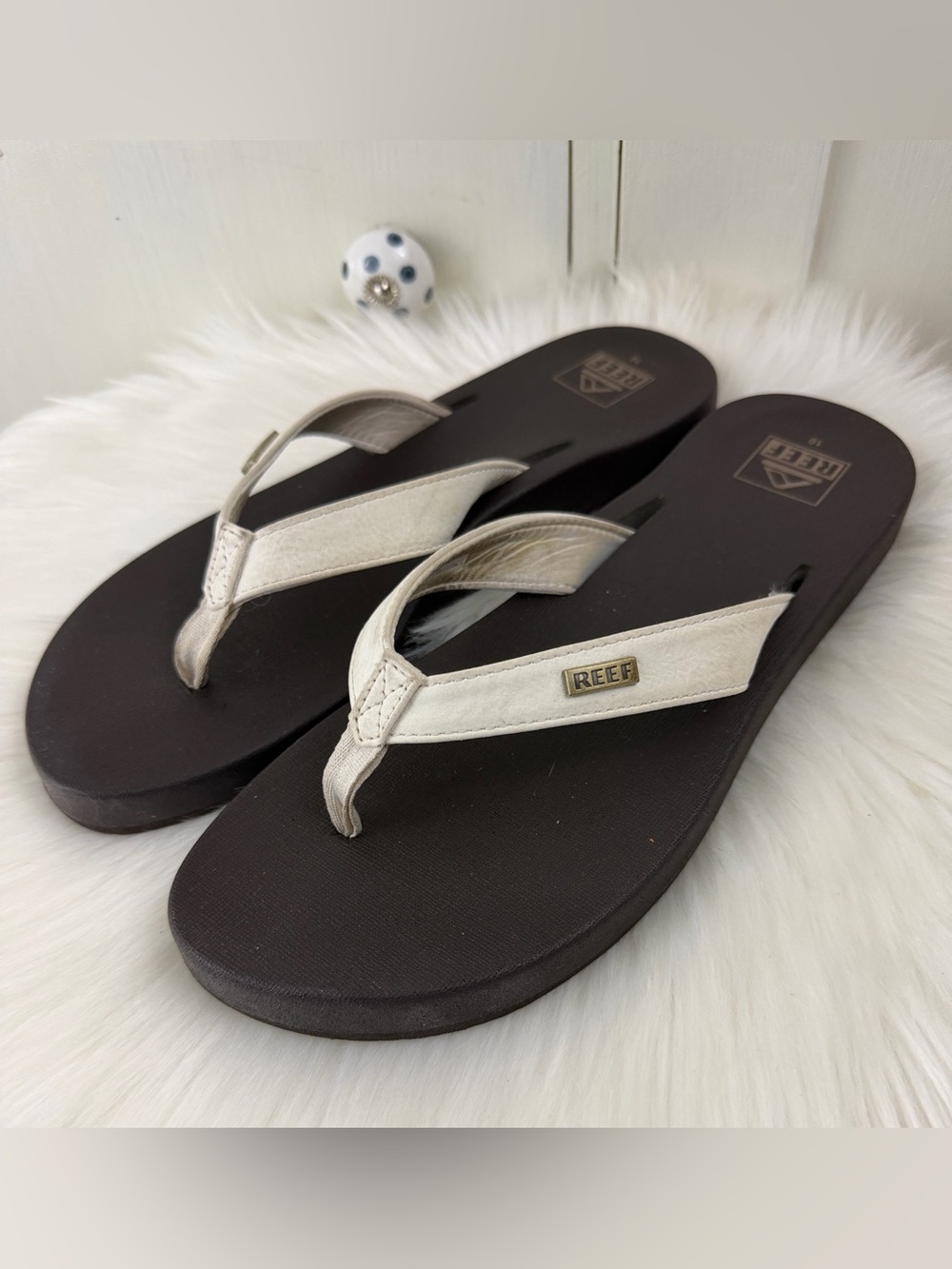 Reef Women’s White Strap Brown Footbed Flip Flop Sandals 10